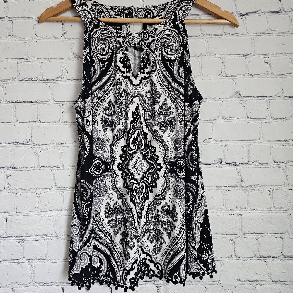 INC International Concepts Top M Black White Paisley Sleeveless Pom Pom Hem Trim - Picture 13 of 13